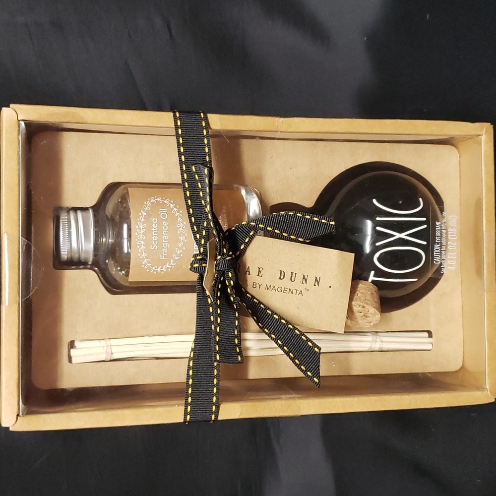 Rae Dunn NWT Scented Fragrance Oil Diffuser in "TOXIC" Ceramic Vase